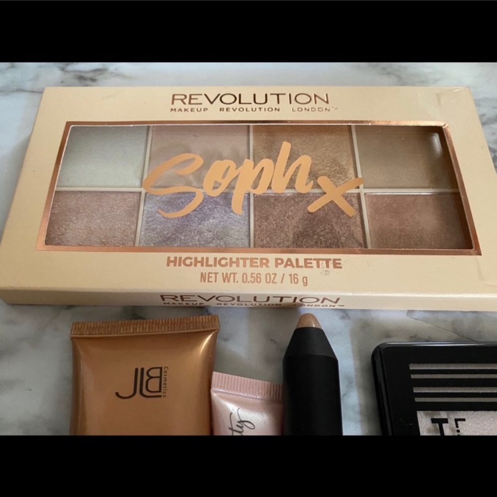 ❌Makeup Bundle #2 - Picture 2 of 3